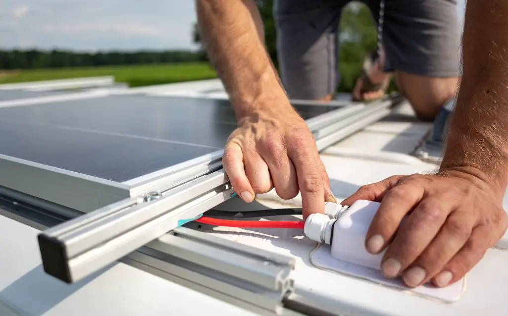 Is it OK to leave a solar panel disconnected?