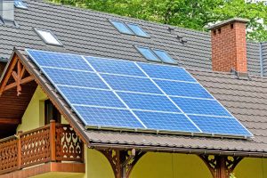 How much power does a 300 watt solar panel produce?