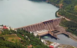 What Are Some Advantages and Disadvantages of Hydroelectric Energy?